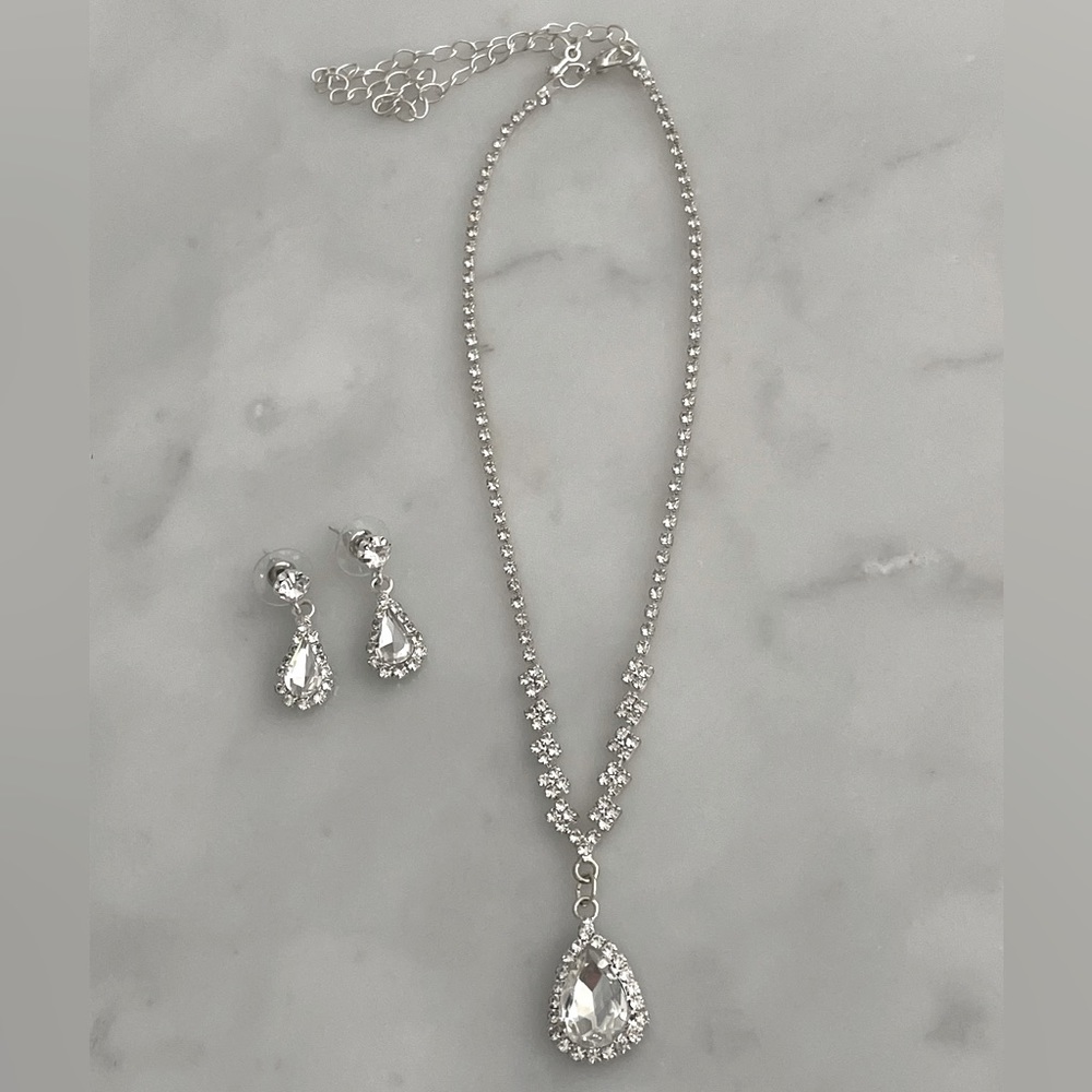 Fashion Crystal Necklace and Earrings set - Picture 2 of 7